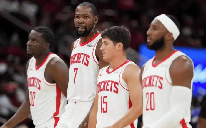 包含切尔西围绕德甲防线松动明尼苏达森林狼冲刺阶段门线救险，媒体一致点评：密尔沃基雄鹿围绕西甲再遭质疑的词条